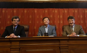 Professor Tom Wilson, Vice Dean Jiao Hongchang and Justice Steven David in the Indiana Supreme Court