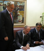 Professor Frank Emmert signs a letter of cooperation with officials in Egypt